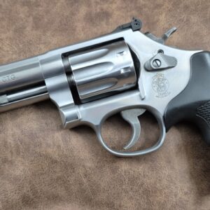 SMITH & WESSON MODEL 617-6